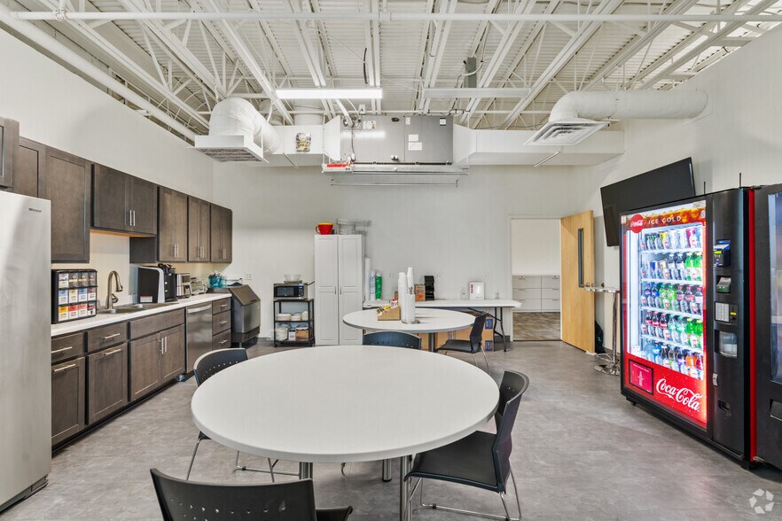 More Photos Of 2033 Corporate Dr S, Wilmington Office For Sale