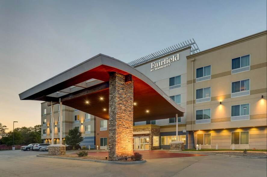 More Photos Of 1111 N Lorraine St, Hutchinson Hotel For Sale