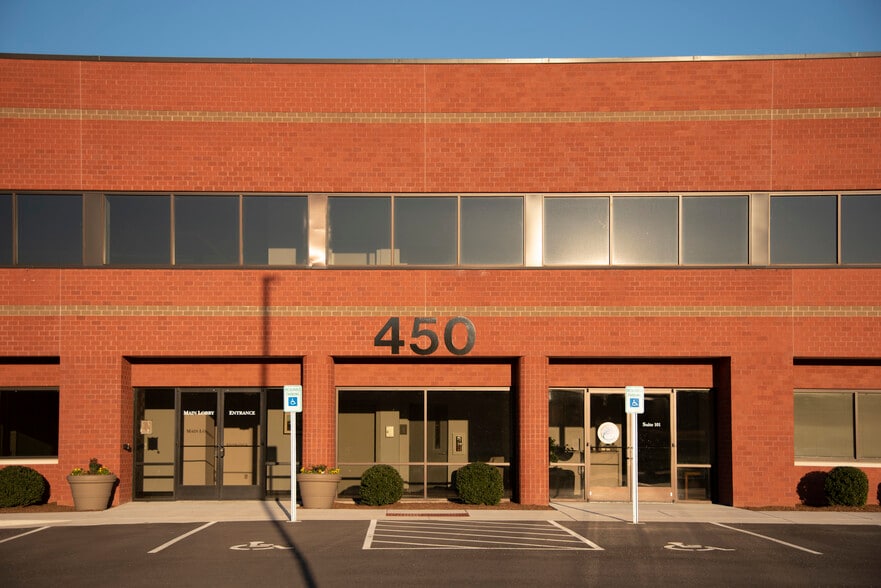 More Photos Of 450 Solomon Dr, Fredericksburg Office For Lease