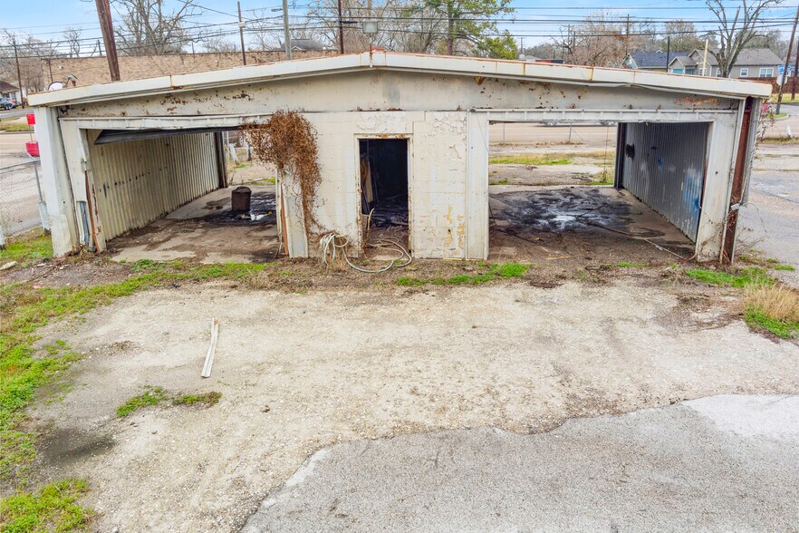 More Photos Of 1801 N Main St, Baytown Flex For Sale