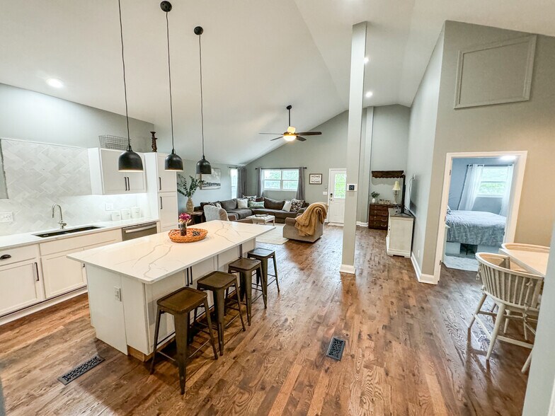 More Photos Of 103 S Jefferson St, Raymore Medical For Sale