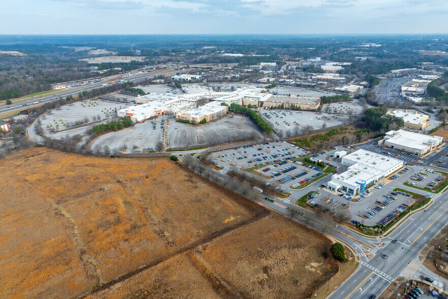 More Photos Of 7655 Mall Pky, Stonecrest Storefront For Lease