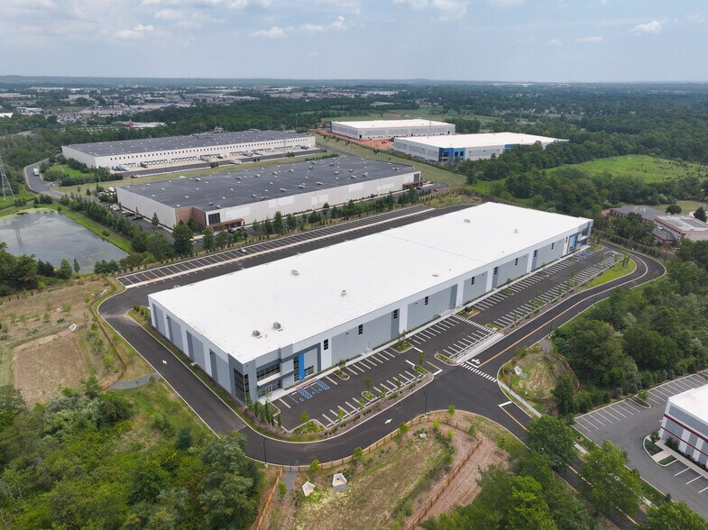 More Photos Of 10 Constitution Ave, Piscataway Distribution For Lease