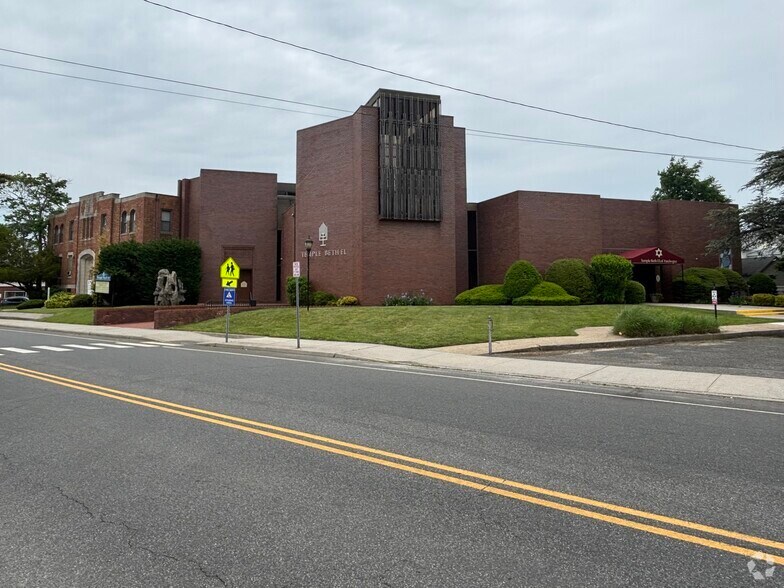 Primary Photo Of 45 Oak St, Patchogue Religious Facility For Lease