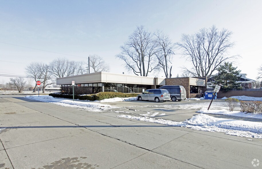 More Photos Of 18200 E 10 Mile Rd, Eastpointe Medical For Lease