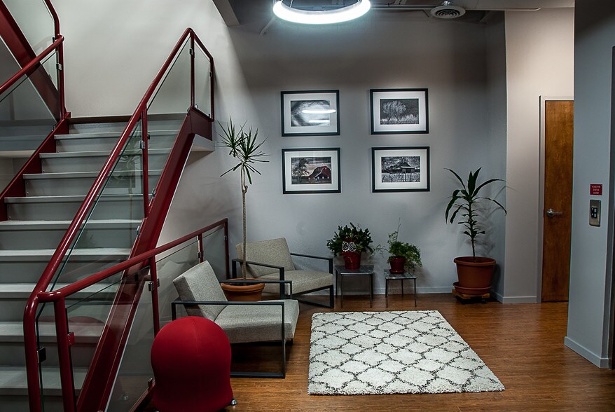 More Photos Of 30 W Main St, Riverhead Office For Lease