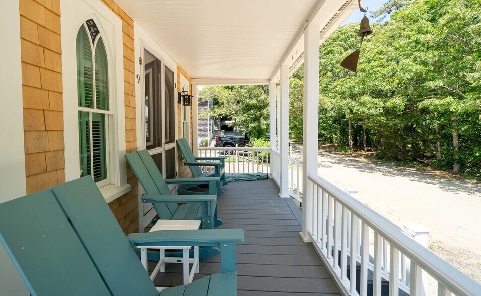 More Photos Of 9 Brunswick Ave, Vineyard Haven Specialty For Sale