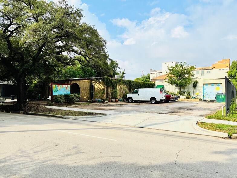 More Photos Of 1818 Waugh Dr, Houston Warehouse For Sale