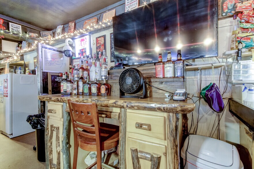 More Photos Of 5402 W US Highway 92, Plant City Bar For Sale
