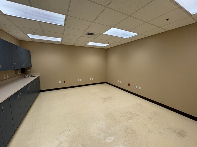 More Photos Of 10100 E Shannon Woods St, Wichita Medical For Sale