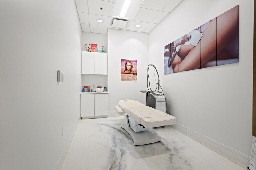 More Photos Of 250 Pharr Rd NE, Atlanta Apartments For Lease