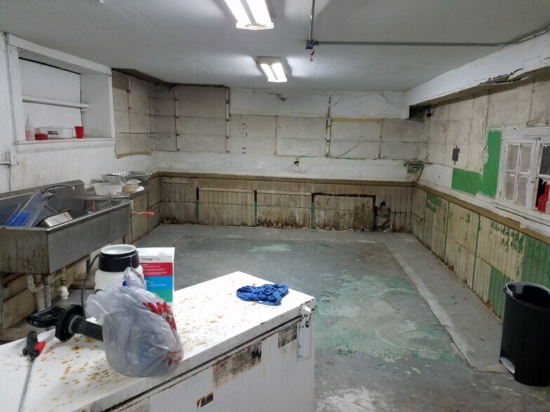 More Photos Of 5760 Bartmer Ave, Saint Louis Specialty For Sale