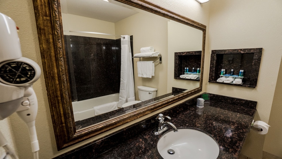 More Photos Of 3119 Perryton Pkwy, Pampa Hotel For Sale