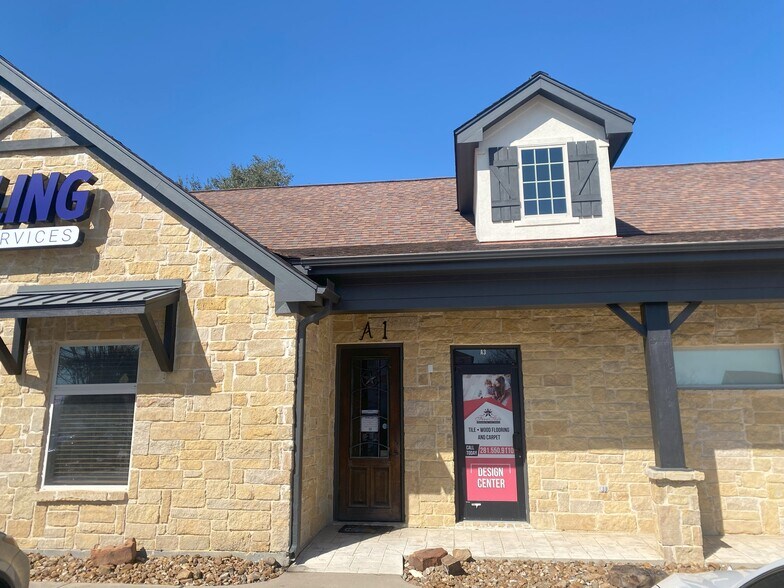 More Photos Of 814 East Ave, Katy Office For Sale