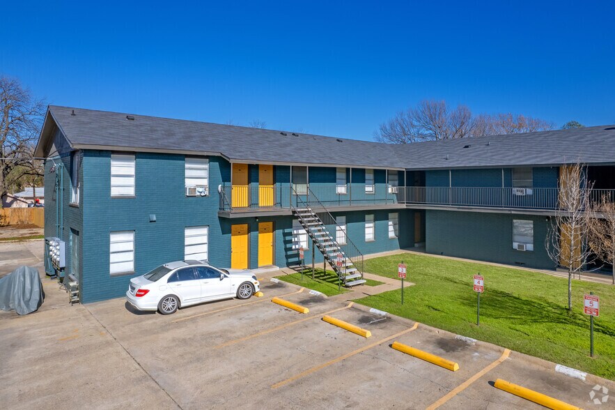 More Photos Of 2211 S Vernon Ave, Dallas Apartments For Sale