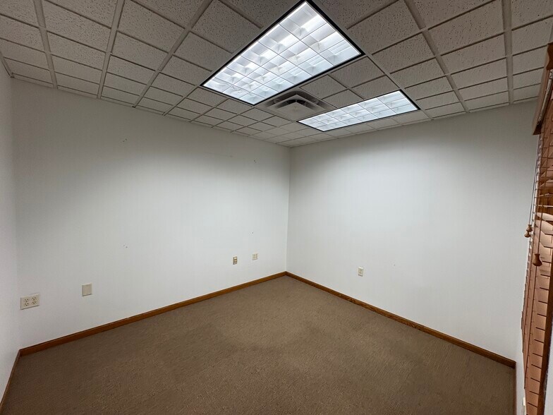 More Photos Of 5200 S Cliff Ave, Sioux Falls Office For Lease