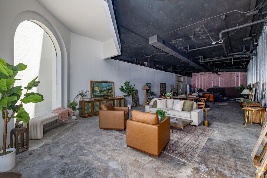 More Photos Of 1922 Brown St, Dayton Storefront Retail Residential For Lease