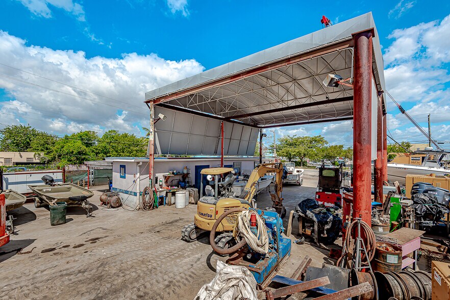 More Photos Of 2301 SW 57th Ave, West Park Warehouse For Lease