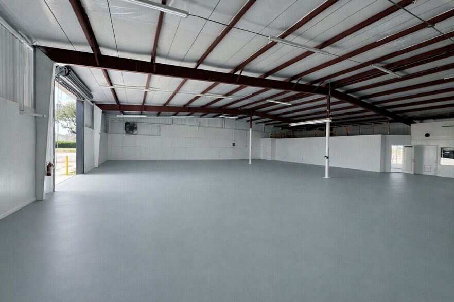 More Photos Of 2621 Skyview Dr, Lakeland Industrial For Lease