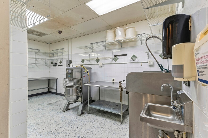 More Photos Of 160 Cypress Point Pky, Palm Coast General Retail For Sale