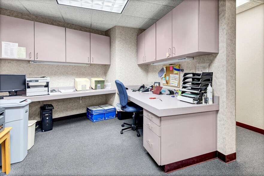 More Photos Of 1511 Northway Dr, Saint Cloud Medical For Sale