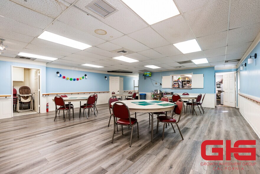 More Photos Of 6801 N Figueroa St, Los Angeles Convenience Store For Sale