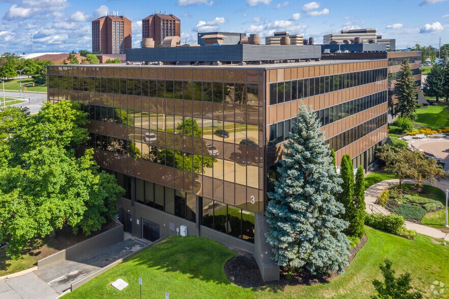 More Photos Of 2000 Argentia Rd, Mississauga Unknown For Lease
