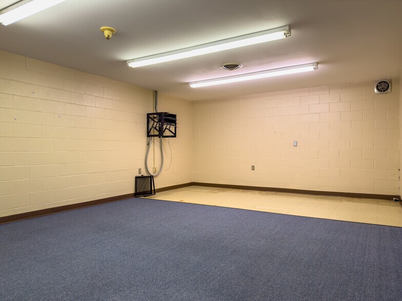 More Photos Of 1679 E State Route 29, Urbana Showroom For Sale