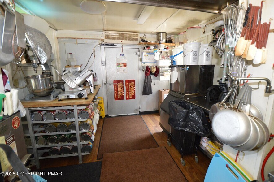 More Photos Of 3150 PA-715, Henryville General Retail For Sale