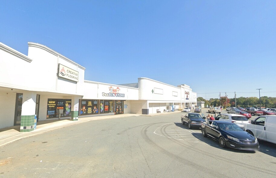 More Photos Of 801-825 Main St, Graham Unknown For Lease