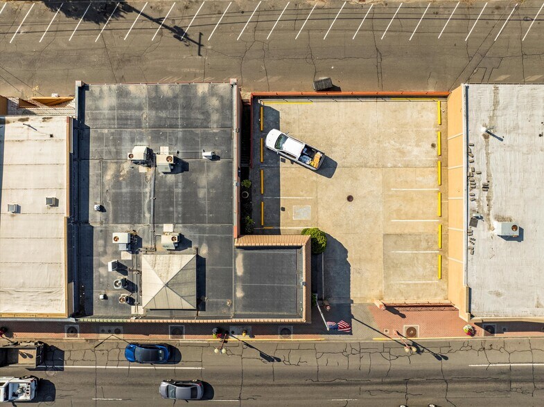 More Photos Of 100 E Broadway Ave, Moses Lake Office For Sale