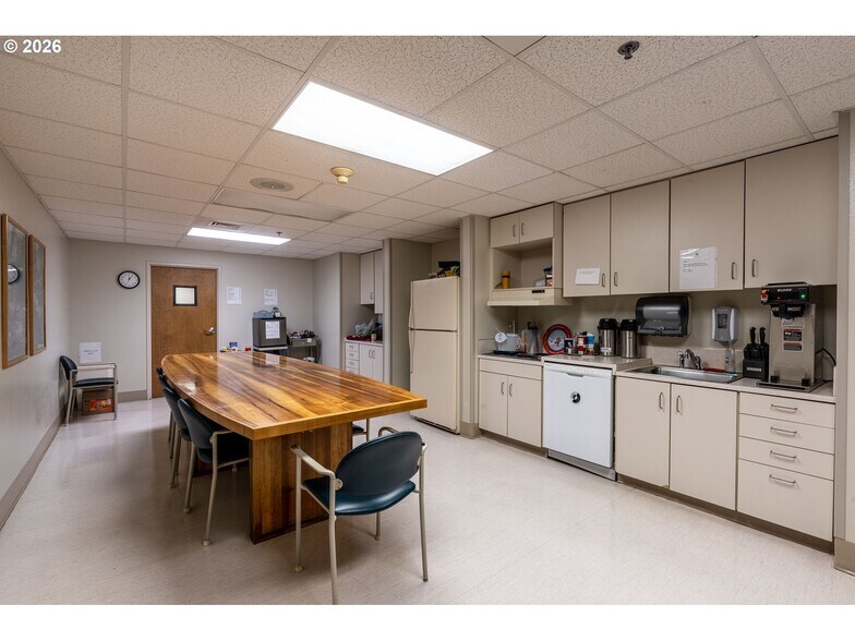 More Photos Of , Coos Bay Office For Sale