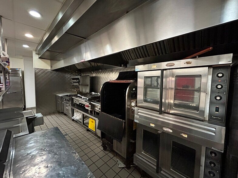 More Photos Of 2323 N Milwaukee Ave, Chicago Restaurant For Sale