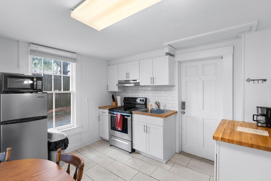 More Photos Of 33 Vance Ave, Black Mountain Apartments For Sale