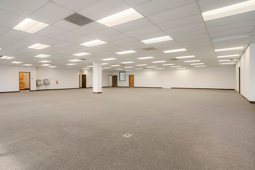 More Photos Of 8925 E Nichols Ave, Englewood Unknown For Lease