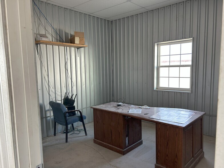 More Photos Of 2086 Oil Mill Rd, Pecos Warehouse For Lease