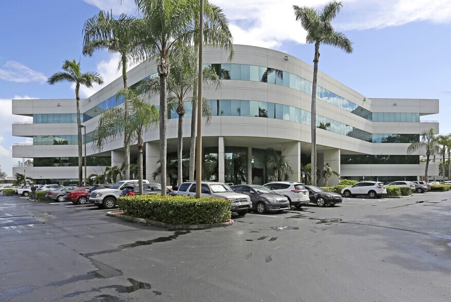 More Photos Of 5959 Waterford District Dr, Miami Office For Lease