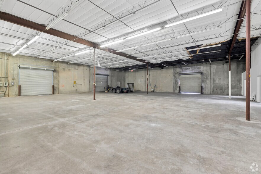 More Photos Of 2748-2758 Bingle Rd, Houston Unknown For Lease