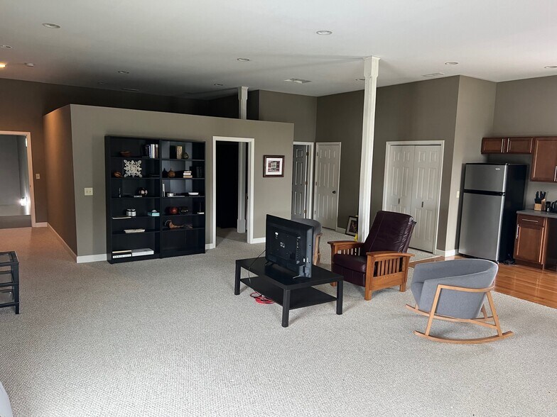 More Photos Of 127 W Taylor St, Grant Park Multifamily For Sale