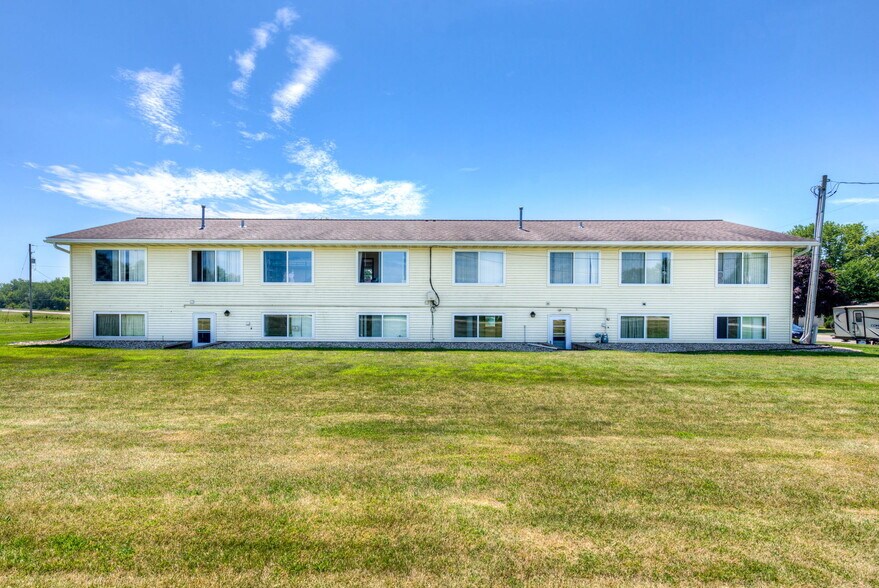 More Photos Of 20 NE Schmitz St, Adams Apartments For Sale