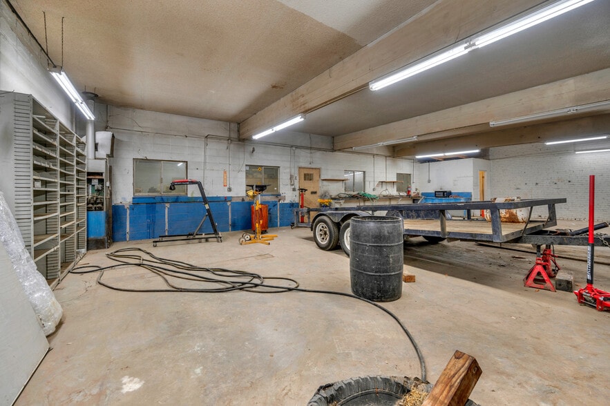 More Photos Of 201 E St, Lemoore Auto Repair For Sale
