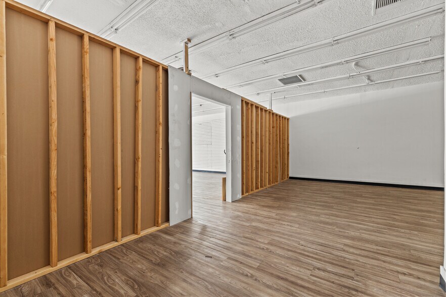 More Photos Of 212 E 11th St, Los Angeles General Retail For Sale