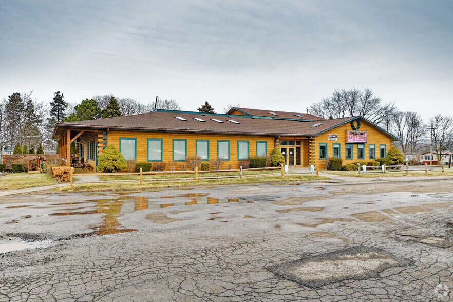 Primary Photo Of 2445 W Walworth Rd, Macedon Restaurant For Lease