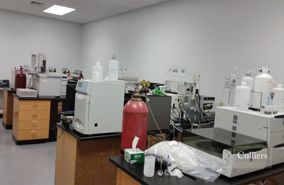 More Photos Of 7221 Investment Dr, Charleston Flex For Sale