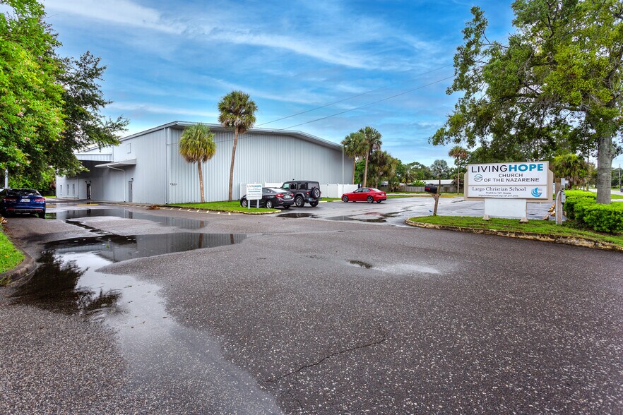 More Photos Of 11633 137th St N, Largo Showroom For Sale