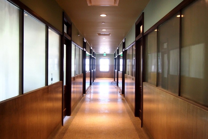 More Photos Of 423-441 NW 23rd St, Oklahoma City Movie Theatre For Lease