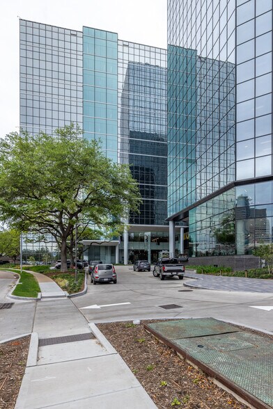 More Photos Of 840 Gessner Rd, Houston Office For Lease