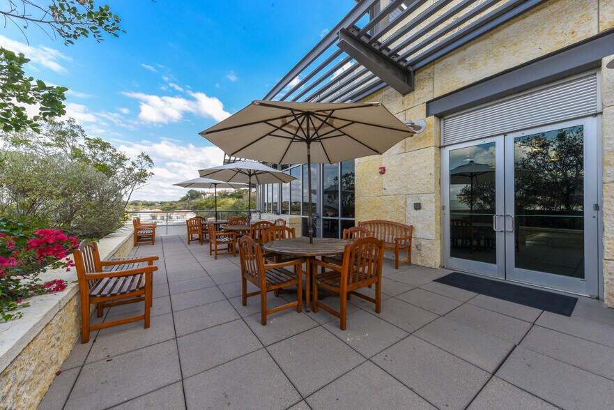 More Photos Of 200 E Basse Rd, San Antonio Office For Lease