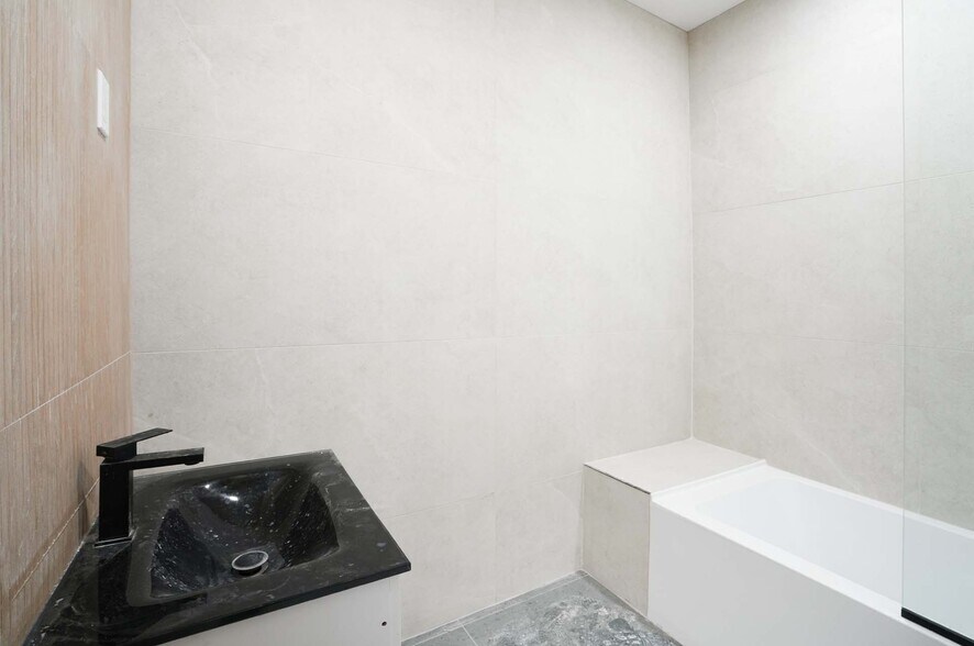 More Photos Of 141 Meserole St, Brooklyn Storefront Retail Residential For Lease