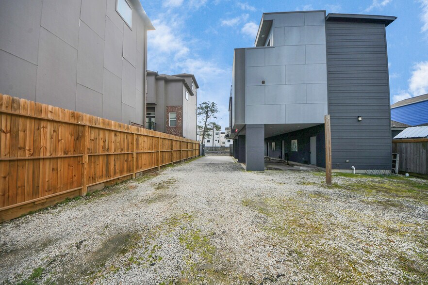 More Photos Of 1708 Winter St, Houston Apartments For Sale